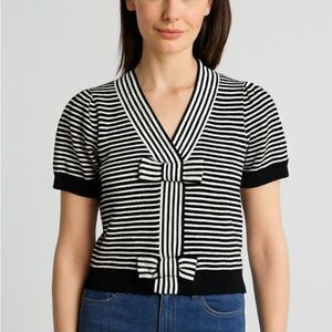 Threaded Leaf Striped Black/White Knit V-Neckline Short Sleeve Women’s Top Sz S